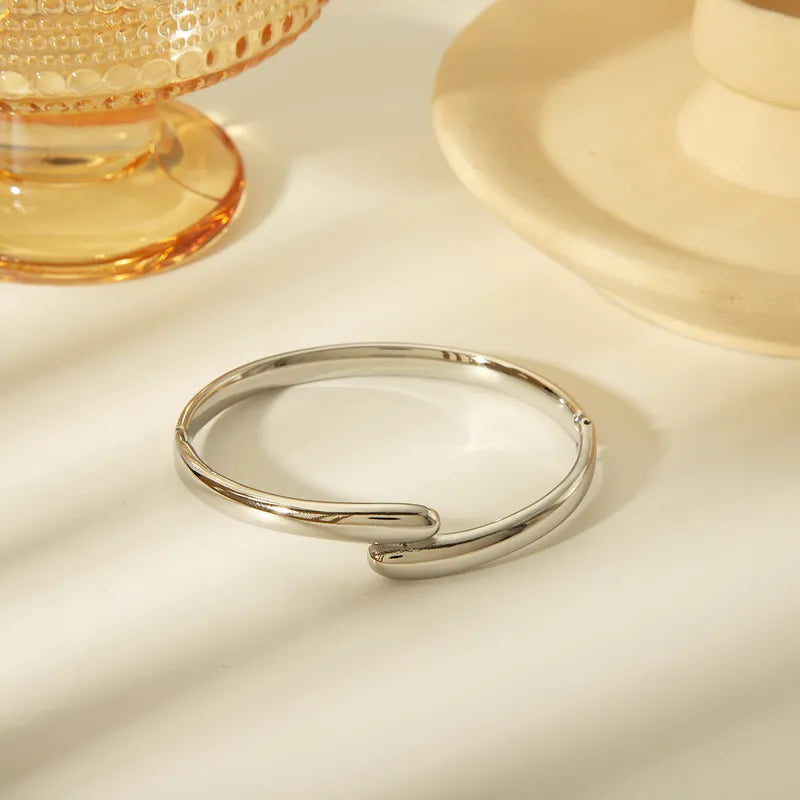 Classic Twist Bangle