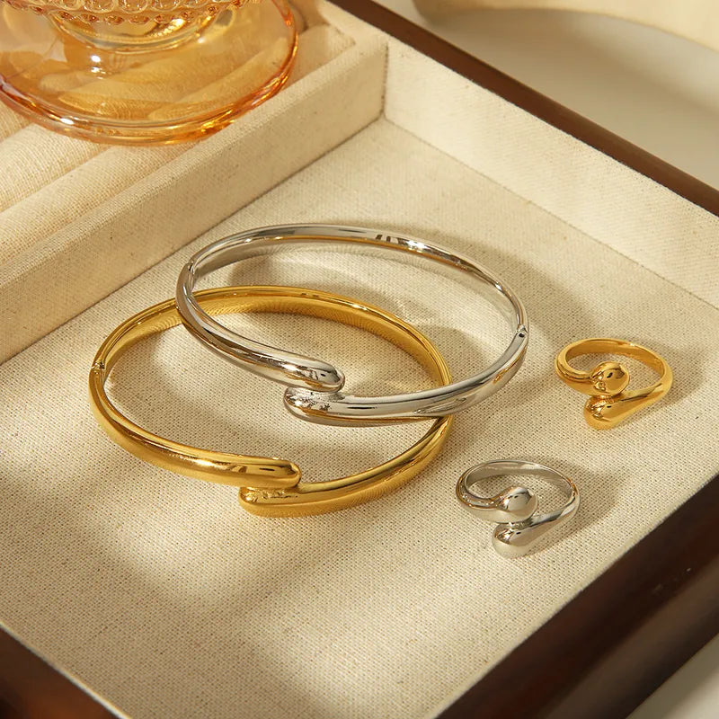Classic Twist Bangle