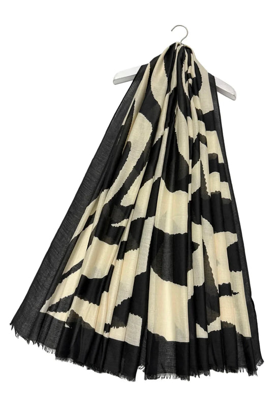 Graphic Heart Swirl Print Scarf