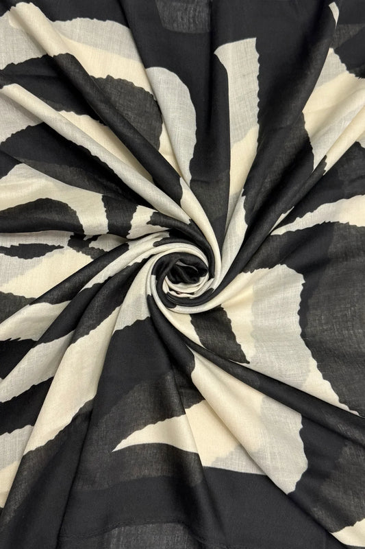 Graphic Heart Swirl Print Scarf