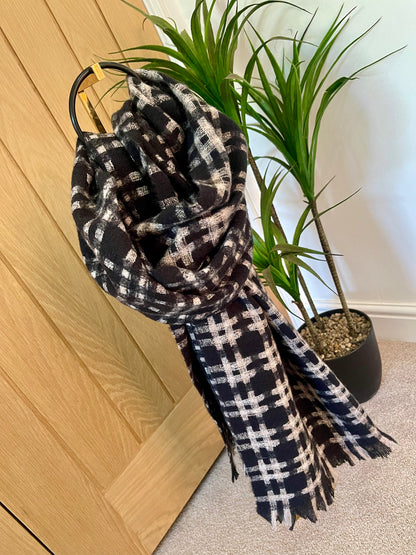 Winter Black Blanket Check Scarf