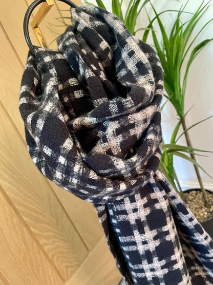 Winter Black Blanket Check Scarf